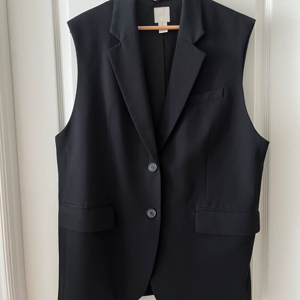 Sleeve-less blazer in Black